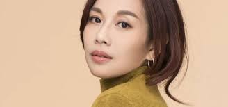 Adia Chan / 陳松伶